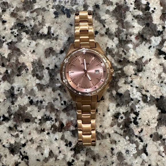 ⌚ Fossil Women’s Gold Watch | Stainless Steel | Date Window - Picture 6 of 7